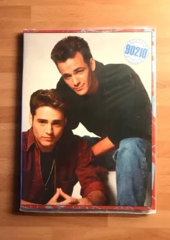 Tradera 90210 BEVERLY HILLS - BREVPAPPER - OÖPPNAD - NOSTALGI - 90-tal - FRI FRAKT^ Filmmemorabilia