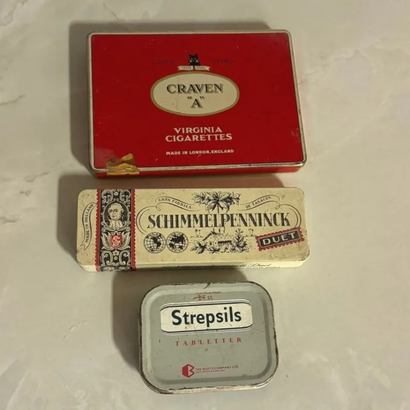 Tradera Plåtemballage<3 fina små plåtburkar vintage antik