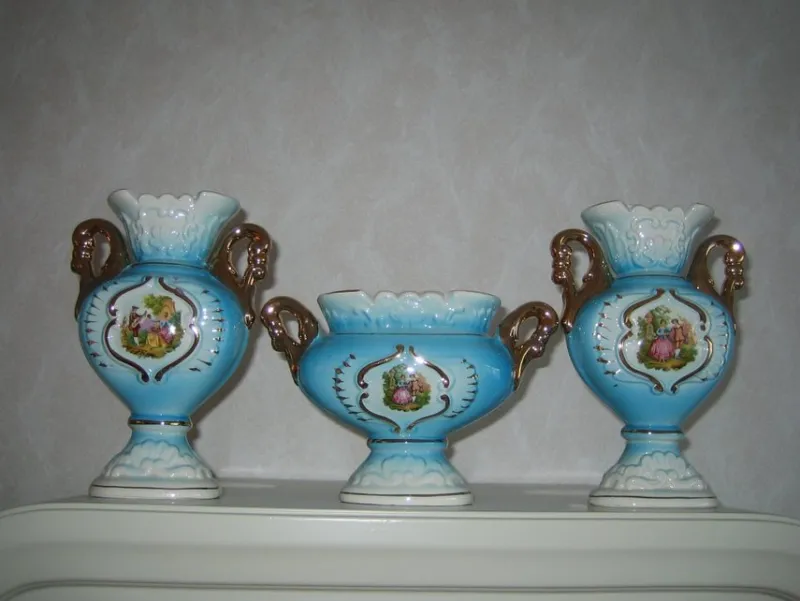 Tradera 3 retro turkosa vackra italienska vaser i porslin. Rokokostil. Troligen 1950-tal> Keramik & Porslin, Utländskt