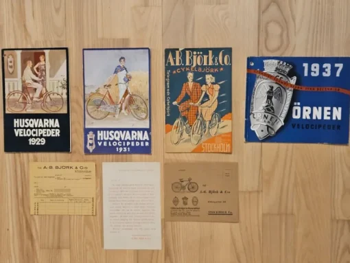Tradera 4 st. Original Katalog Cyklar Husqvarna, Cykelbjörk & Örnen 1929-1938 Post #85> Almanackor & Kalendrar