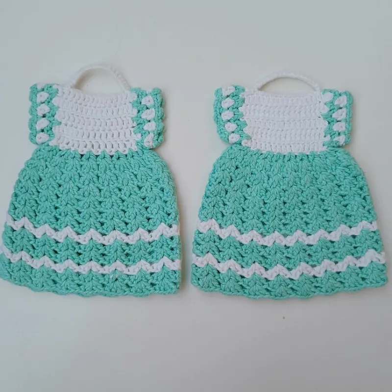 Tradera 2 st Vintage Grytlappar. Klänningar. Vackert handarbete.^ Hemtextil