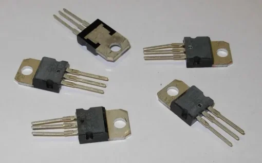 Tradera 5 styck TIP 107 PNP Darlington till BALLY , STERN & WILLIAMS flipperspel 100V 8A^ Spelautomater