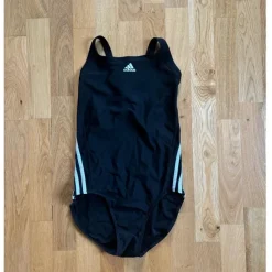 Tradera Simning<Adidas baddräkt stl 36