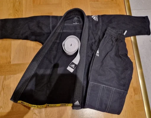 Tradera Kampsport<Adidas Jiu-Jitsu Gi för barn - Storlek M0