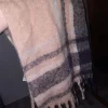 Tradera Beige, grå och svart halsduk> Sjalar & Halsdukar