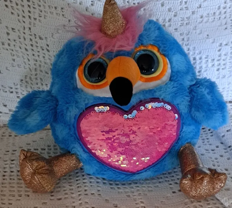 Tradera Blå plyschfågel med hjärtformad paljettdetalj som ändrar mönster och guldvingar> Gosedjur