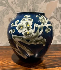 Tradera Blå porslinsvas med blommor> Orientalisk Konst & Porslin