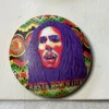 Tradera Pins & Nålar<BOB MARLEY / RASTA. Badge ,nålmärke. 25mm