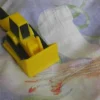 Tradera Bulldozer gul> Nappflaskor & Barnserviser
