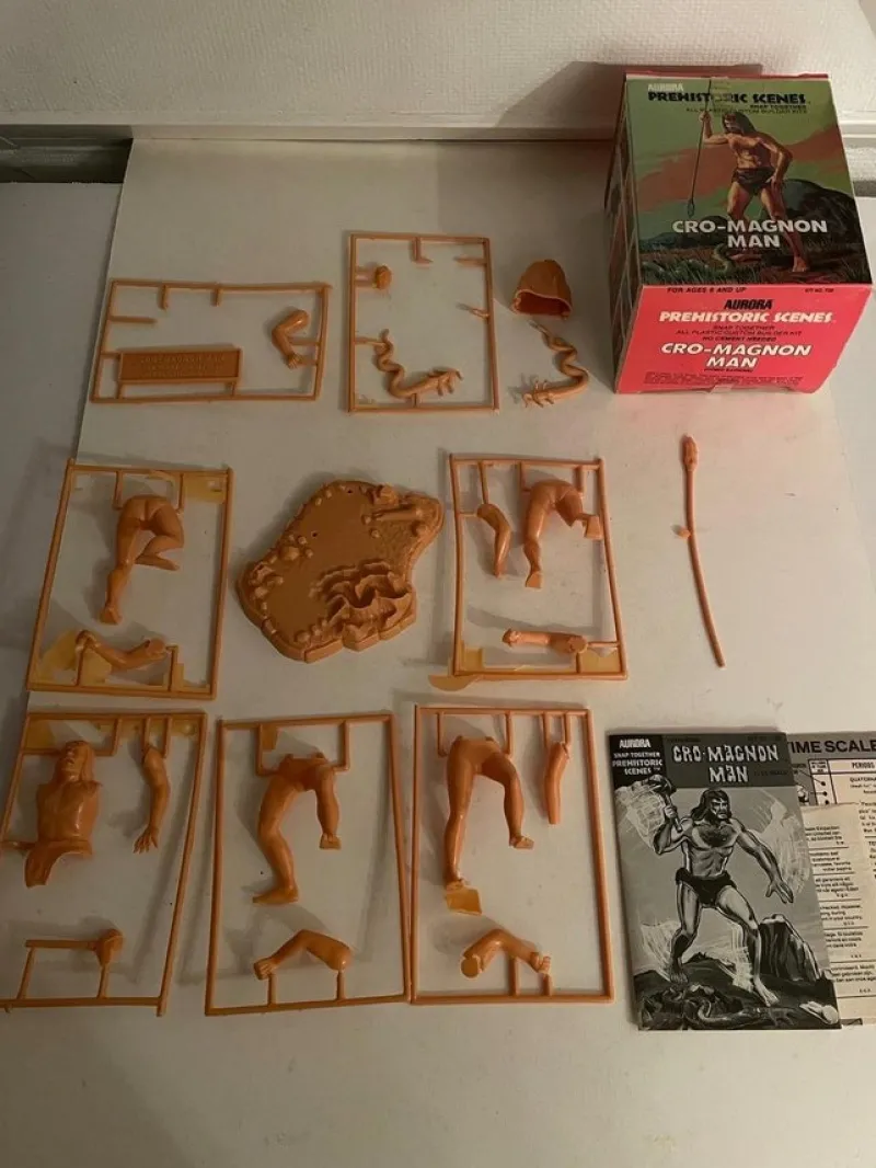Tradera Byggmodell Aurora vintage oanv. men ej komp. - Prehistoric Scenes Cro-Magnon Man^ Plastbyggsatser