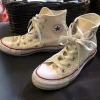 Tradera Övriga Skoprodukter<CONVERSE VITA STORLEK 35 HELT NYA FYND