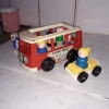 Tradera Övriga Samlarleksaker<FISHER-PRICE / Gammal MINI-BUS , BUSS med figurer / 1969 / + liten Bil