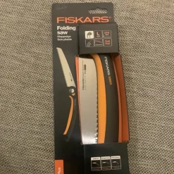 Tradera Trädgårdsredskap<Fiskars SW69 Vikbar Såg 210 mm. Ny i förpackning