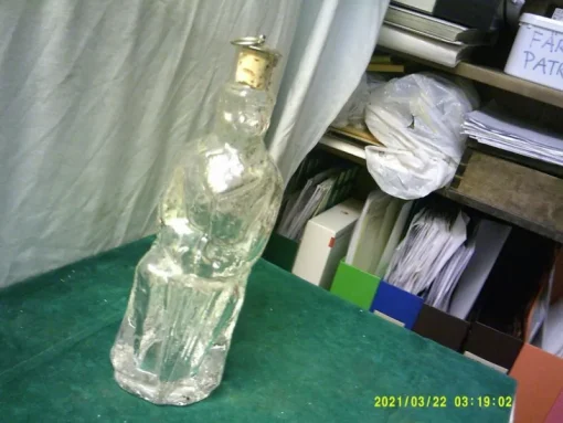 Tradera Flaska i ofärgat konstglas> Glas
