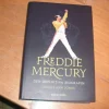 Tradera Freddie Mercury/Queen - Den definitiva biografin - Inb. 1:a upplaga 2012> Biografier & Memoarer