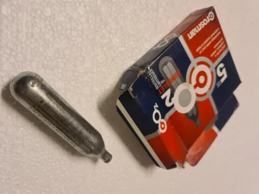 Tradera Äventyrssporter<12g 5st Co2 till lyft pistol och luft gevär co2 driven