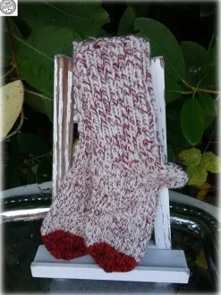 Tradera Handstickade raggsockar i röd- vitt s s 28 im 17 Helt nya^ Baby, Barn & Lek