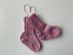 Tradera Handstickade raggsockor till baby, bebis, storlek 15/17^ Baby, Barn & Lek