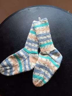 Tradera Hemstickade tunna raggsockor 6-8år.^ Kläder