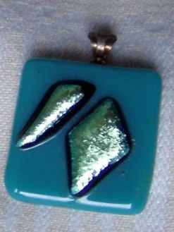 Tradera Hänge i glas tillverkat av glaskonstnären Monica Midholt^ Smycken