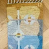Tradera INGEGERD SILOW. Matta, rölakan, signerad, ca 60X46 cm> Mattor