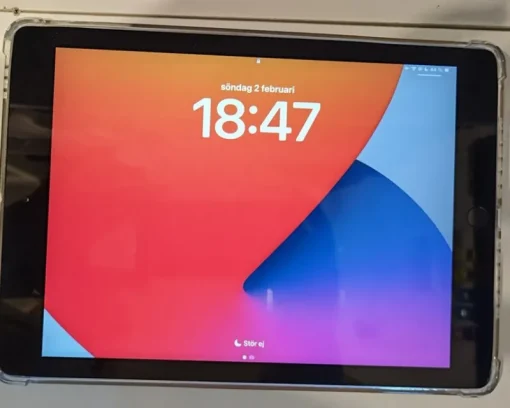 Tradera Surfplattor<iPad (5:e generation) Wi-Fi, + sim 32GB