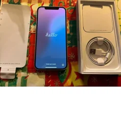 Tradera Mobiltelefoner<iPhone 12, 128 GB, Grön, MGJF3QN/A, A2403. Har en liten defekt, se beskrivning.
