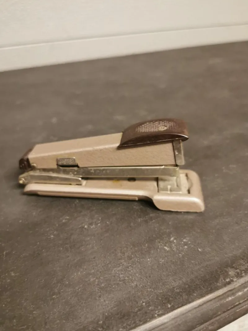 Tradera Affärsverksamhet<Isaberg Häftapparat, junior, Rapid, HESTRA Sweden, vintage, retro