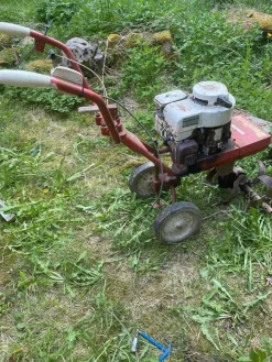 Tradera Trädgårdsmaskiner<Jordfräs Monarch 5hp Briggs&Stratton motor