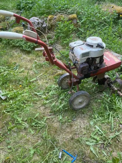 Tradera Trädgårdsmaskiner<Jordfräs Monarch 5hp Briggs&Stratton motor