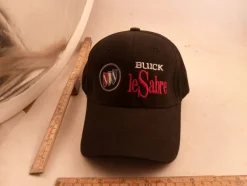 Tradera Keps buick le sabre svart med vit och röd text> Huvudbonader