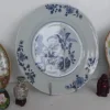 Tradera Kinesiska porslinstallrikar, vas och figurin.> Orientalisk Konst & Porslin