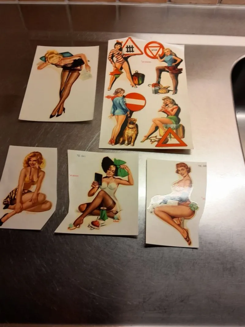 Tradera Klistermärken & Stickers<Klistermärken med pin-up motiv