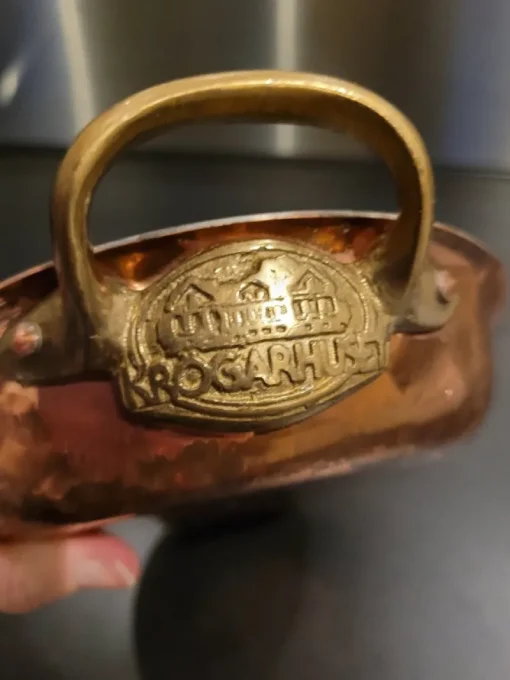 Tradera Krögarhuset kopparform med mässingshandtag. Perfekt för servering, dekoration> Kopparföremål