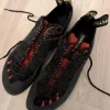 Tradera Äventyrssporter<La Sportiva Tarantula klätterskor