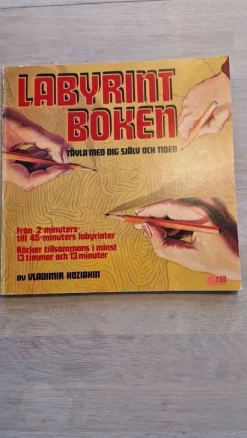 Tradera Labyrintboken svåra labyrinter för vuxna hobby pyssel klurigt tävla mot klockan> Korsord & Korsordsrelaterat