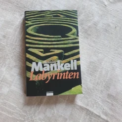 Tradera Labyrinten av Henning Mankell (1993)> Skönlitteratur