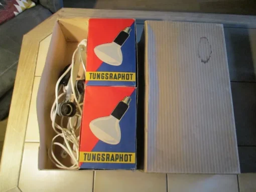 Tradera Lamphållare + Glödlampor Tungsraphot 230/500w E27 IMP. Ligger i original-ask.^ Övrig Optisk Utrustning