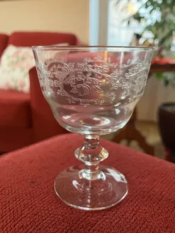 Tradera Likör glas. Kosta Boda. Edvin Ollers. ”Elon”.> Glas