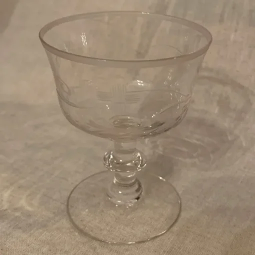 Tradera Likörglas i kristall med etsad dekor slingor> Glas