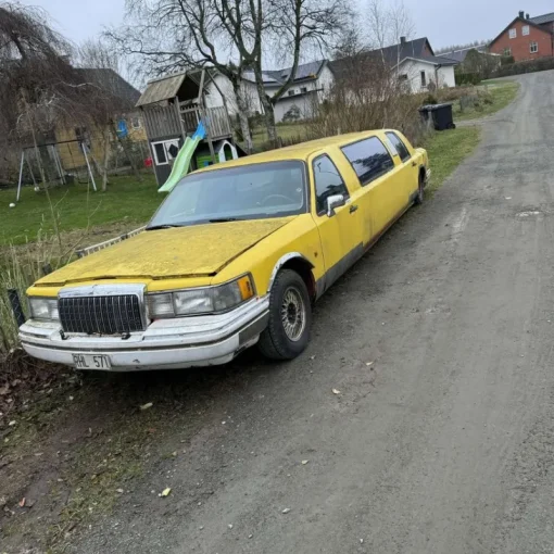 Tradera Lincoln towncar 93^ Bilar