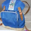 Tradera Liten ryggsäck från 60-talet/ Vintage/ Blå ryggsäck/ Nylon/ Läder/ Galon> Övriga Barnartiklar