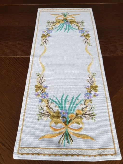 Tradera Löpare handbroderad korsstygn Vårbukett> Textilier