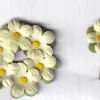Tradera Majblommor<Majblomma 2000. 1 krans 1 blomma.