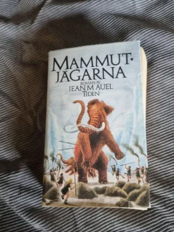 Tradera Mammutjägarna - Jean M Auel> Skönlitteratur