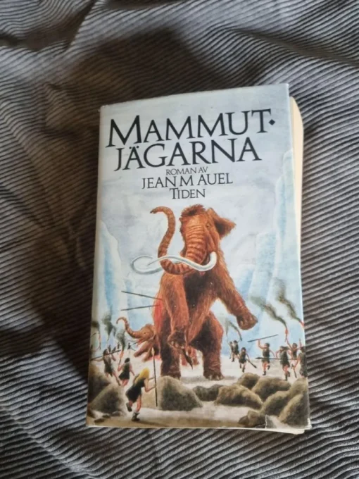 Tradera Mammutjägarna - Jean M Auel> Skönlitteratur