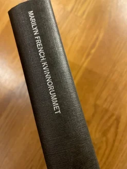 Tradera Marilyn French, Kvinnorummet m. m> Skönlitteratur