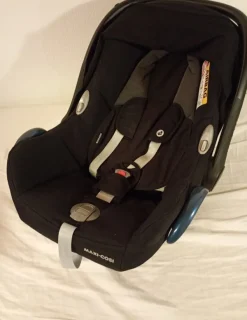 Tradera Maxi-Cosi Babyskydd + isofixfäste. Hämtas i Lund> Bilbarnstolar