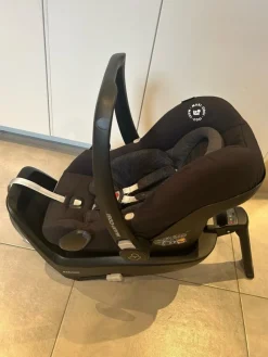 Tradera MaxiCosi Rock babyskydd inkl Isofix bas + adapter barnvagn> Bilbarnstolar