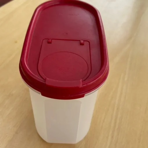Tradera MODELETT TUPPERWARE MED LOCK, 1,1 LITER> Tupperware
